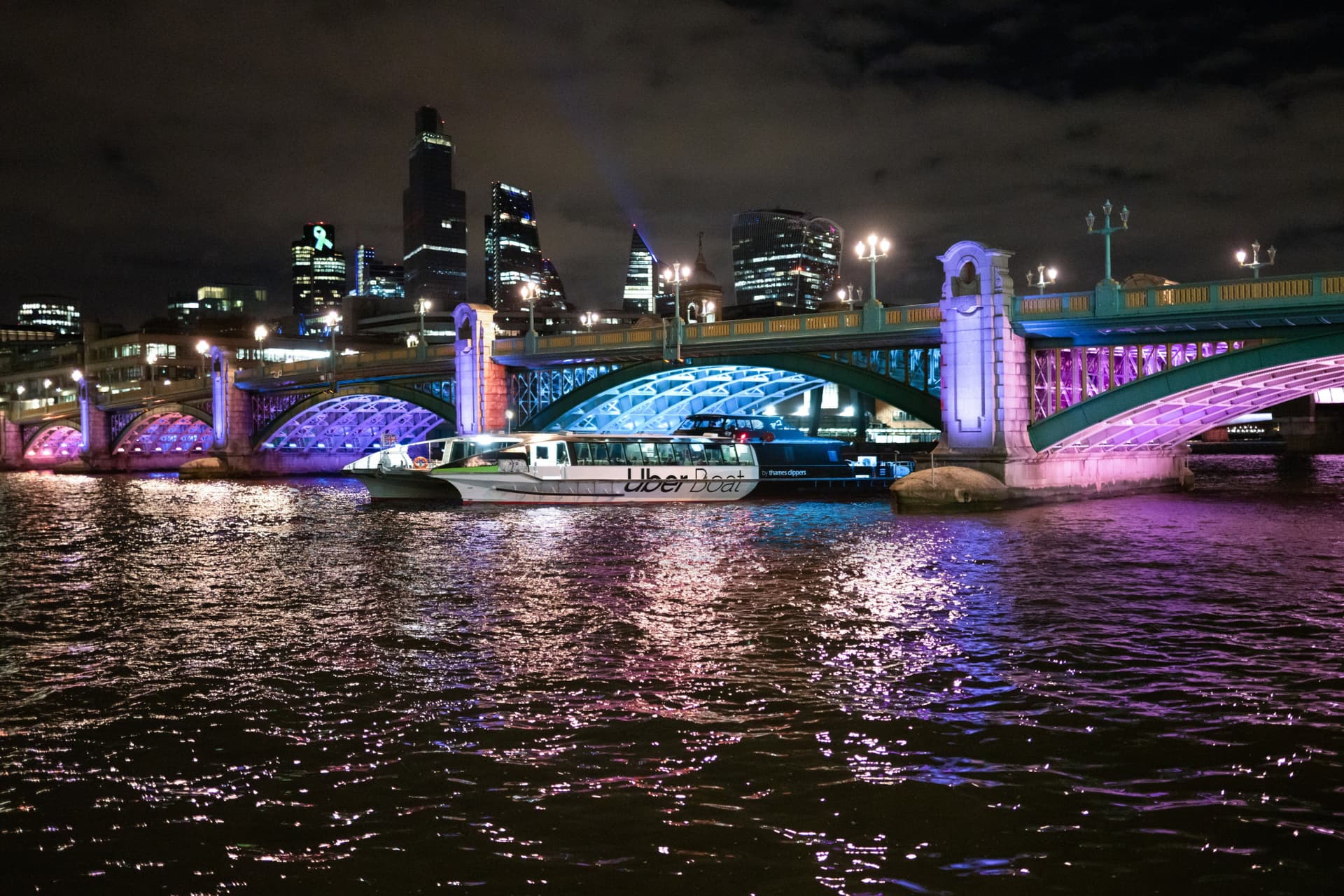 River Thames Sightseeing Hop-on Hop-off Boat Unlimited Pass by Uber Boat Thames Clippers - تصویر 2