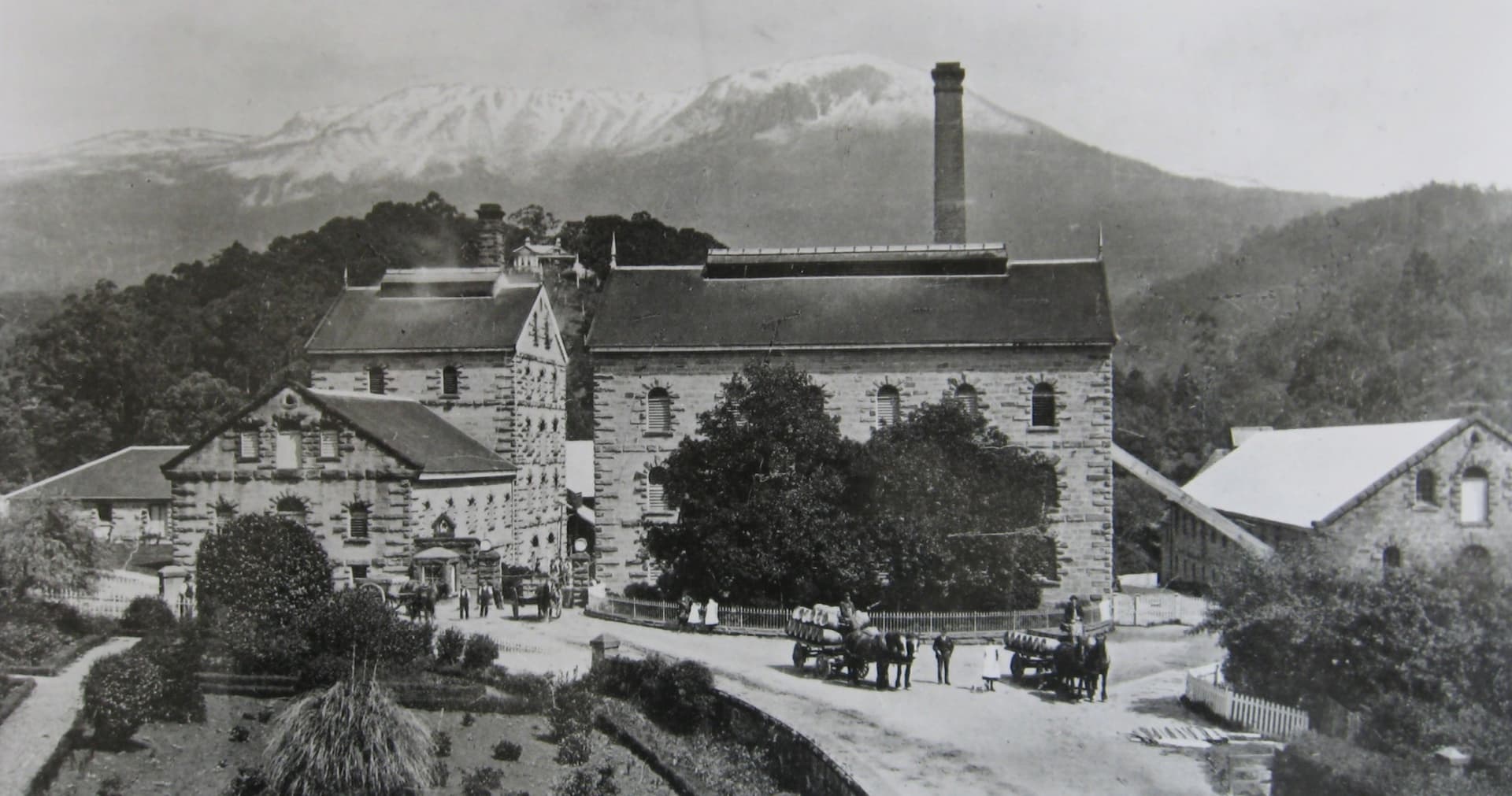 Cascade Brewery Grounds Tour - تصویر اصلی