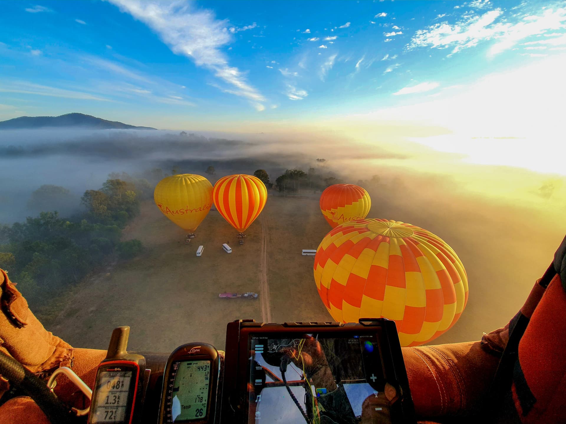 Sunrise Hot Air Balloon Flight over Brisbane with Vineyard Breakfast - تصویر 3