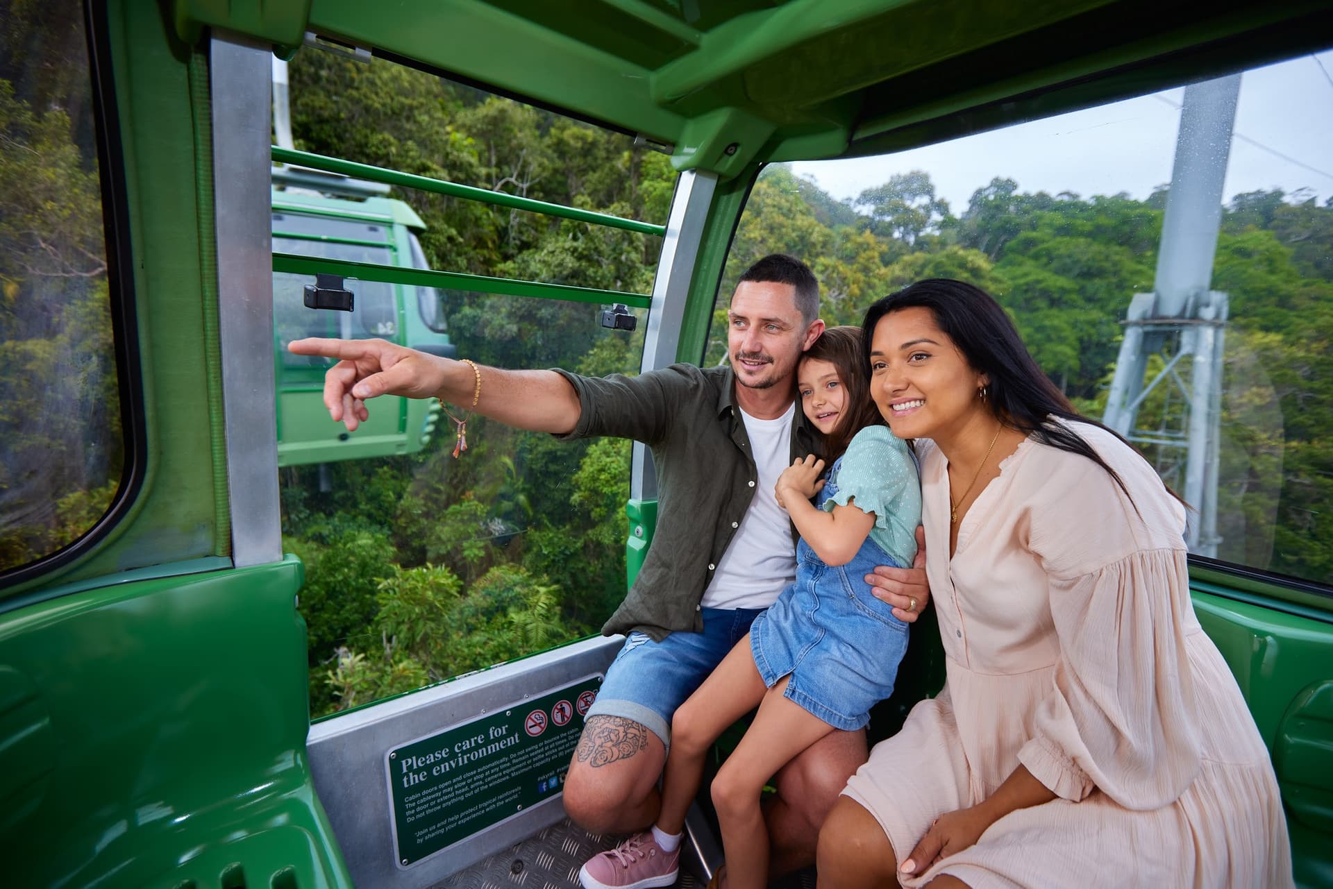 Full-Day Kuranda Tour with Skyrail Cableway, Scenic Railway, Rainforestation and Butterfly Sanctuary - تصویر 6