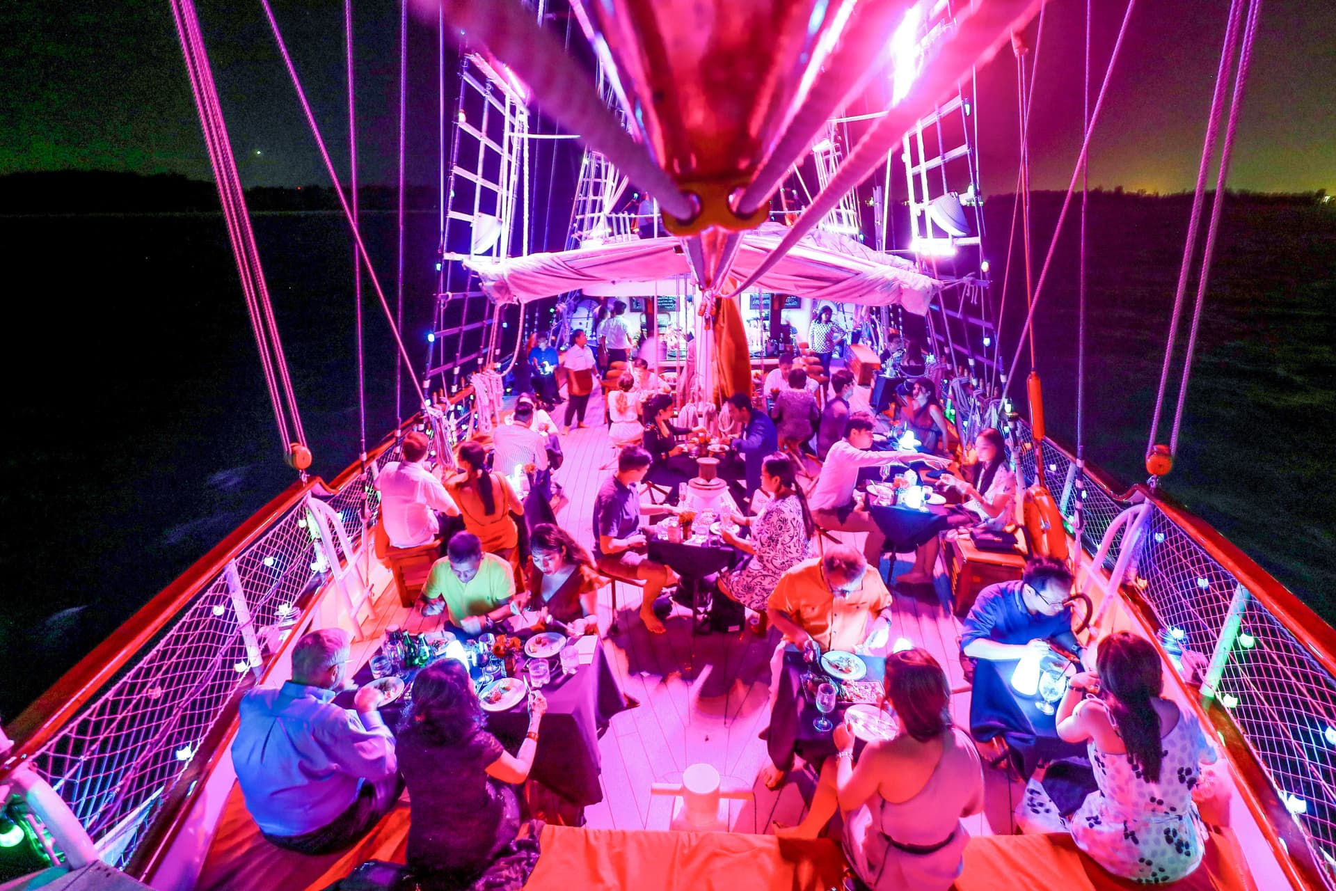 The Royal Albatross - Luxury Tall Ship Cruise Ticket - تصویر 26