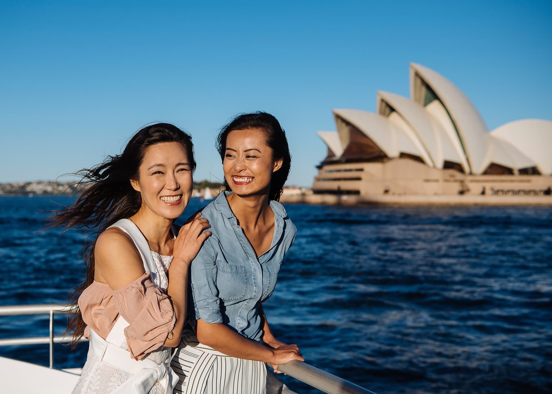 Sydney Harbour Long Lunch Cruise aboard Captain Cook Cruises - تصویر 6