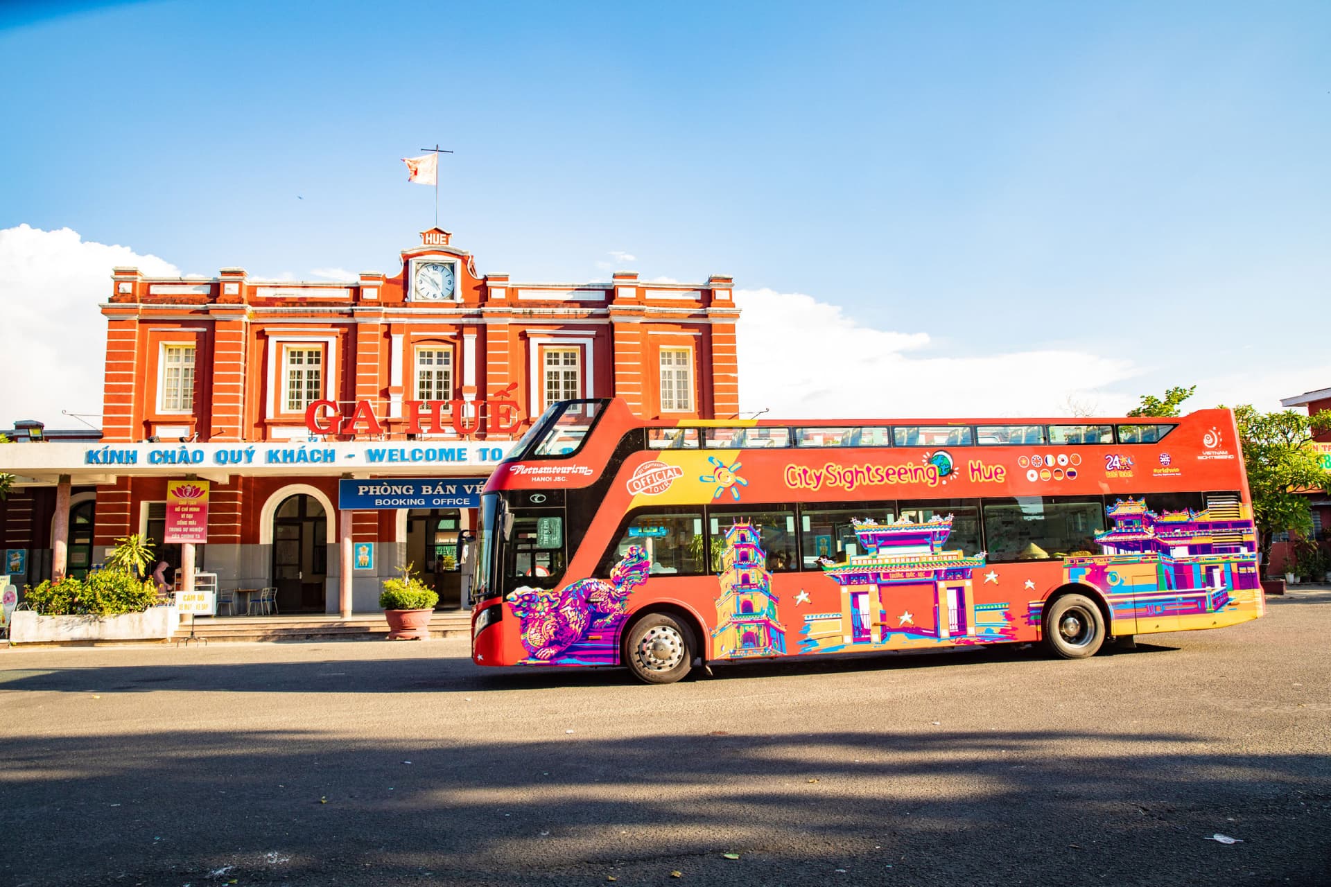 City Sightseeing Hue Hop-on Hop-off Bus Tour - تصویر 3