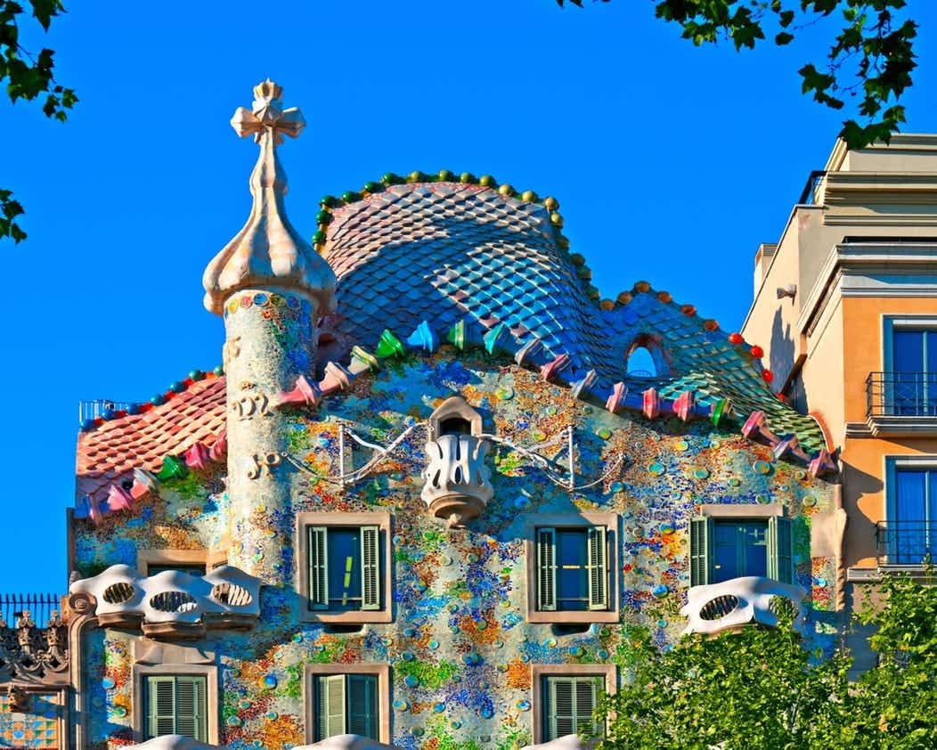 Barcelona Highlights: Sagrada Familia and Gaudi Houses Guided Tour - تصویر 5